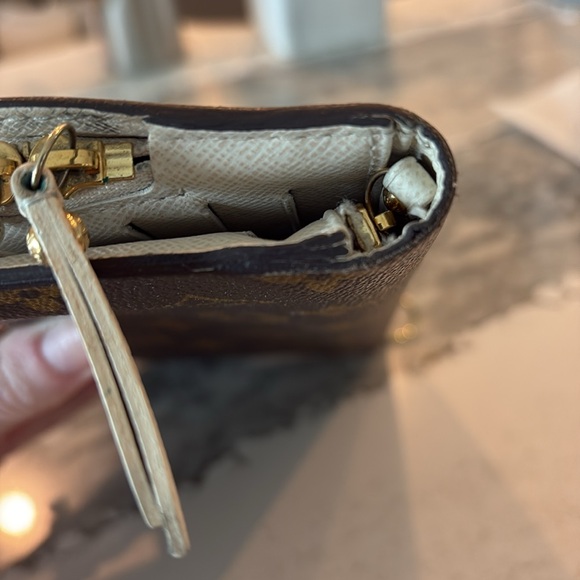 AUTHENTIC Louis Vuitton Adèle wallet - Picture 9 of 12